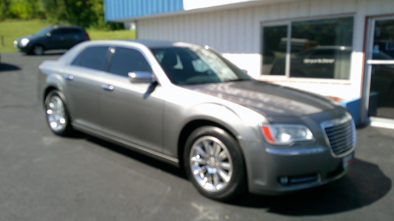 Chrysler 300 4dr Sdn V6 Limited RWD 2012