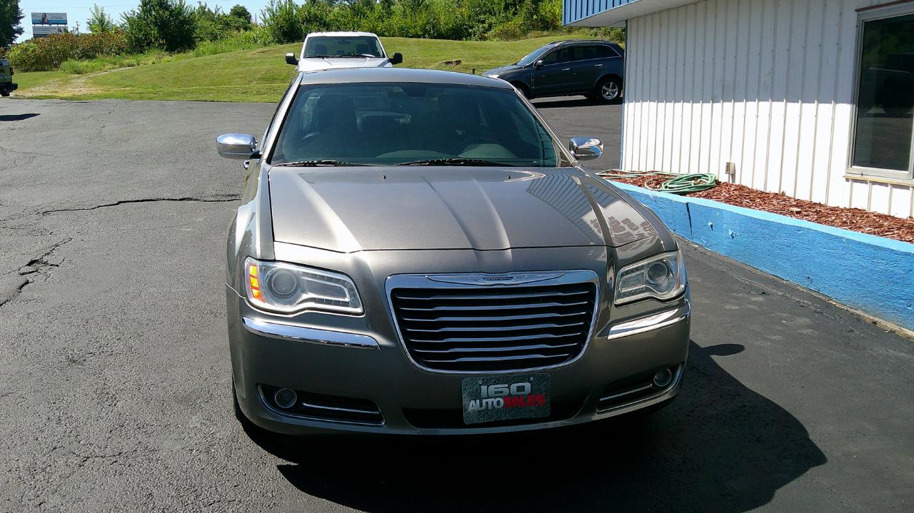 Chrysler 300 4dr Sdn V6 Limited RWD 2012