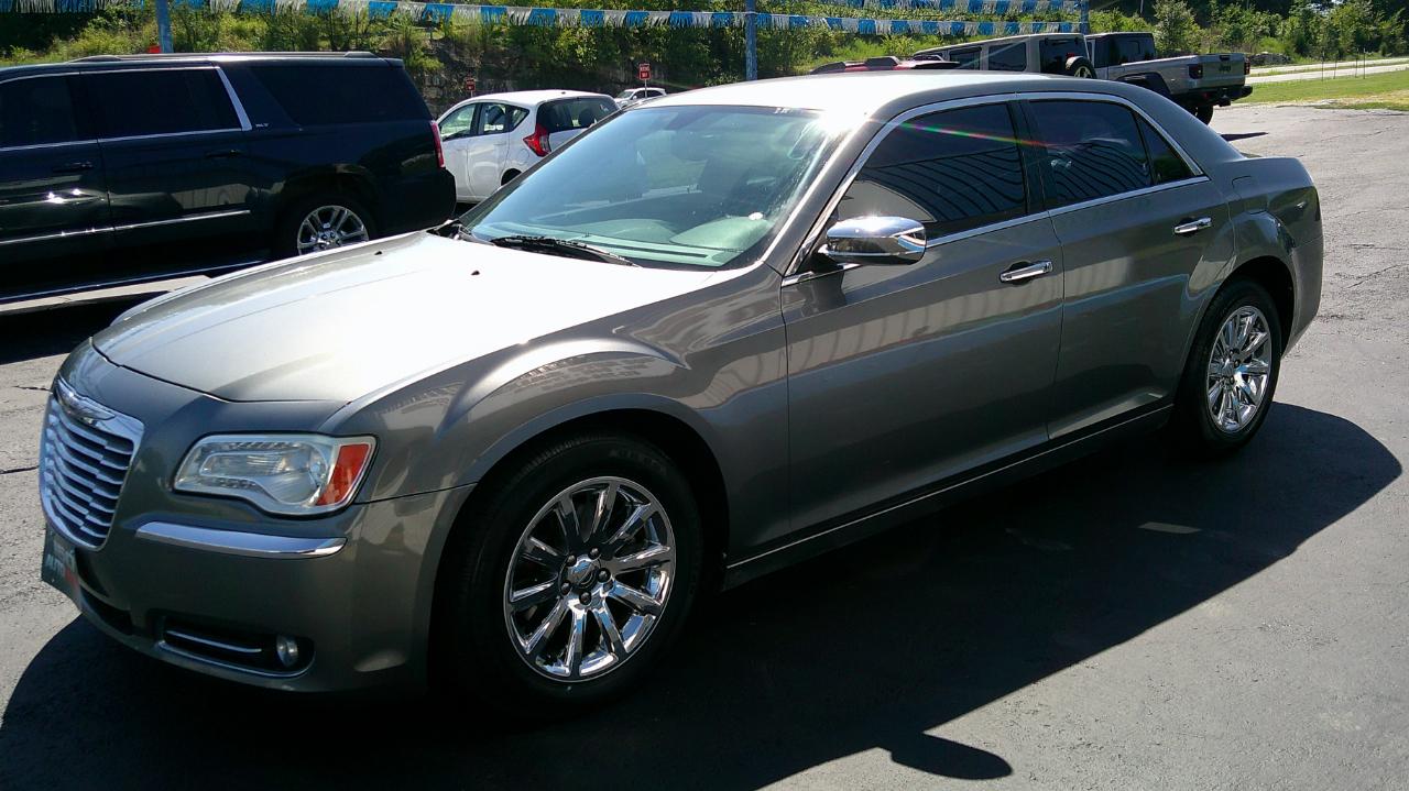 Chrysler 300 4dr Sdn V6 Limited RWD 2012