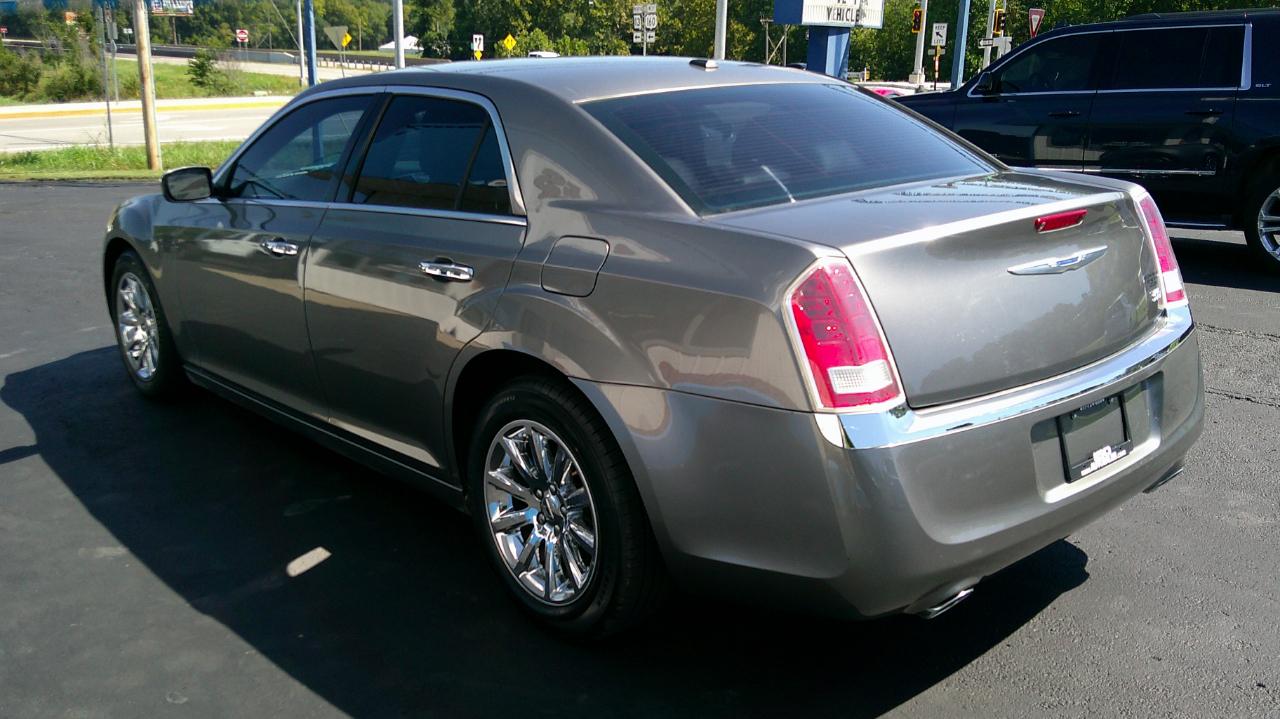 Chrysler 300 4dr Sdn V6 Limited RWD 2012