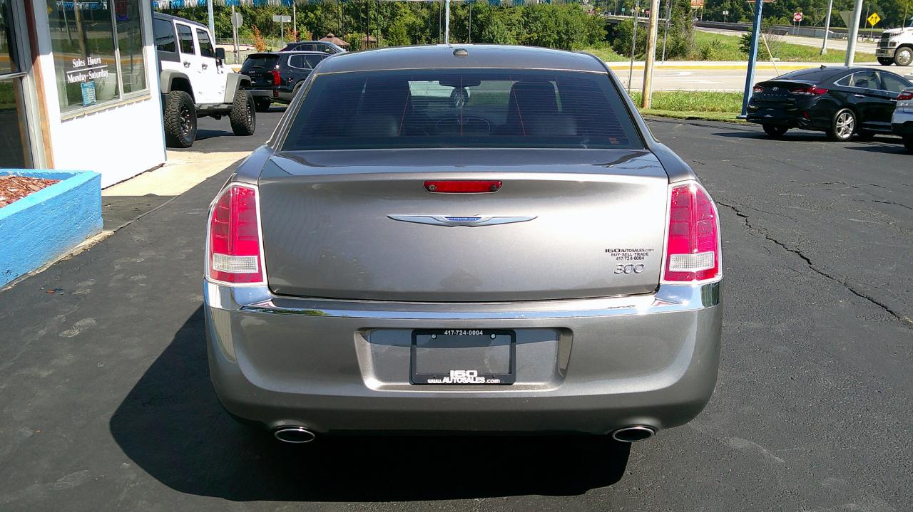 Chrysler 300 4dr Sdn V6 Limited RWD 2012