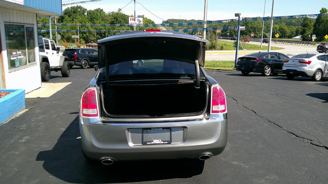 Chrysler 300 4dr Sdn V6 Limited RWD 2012