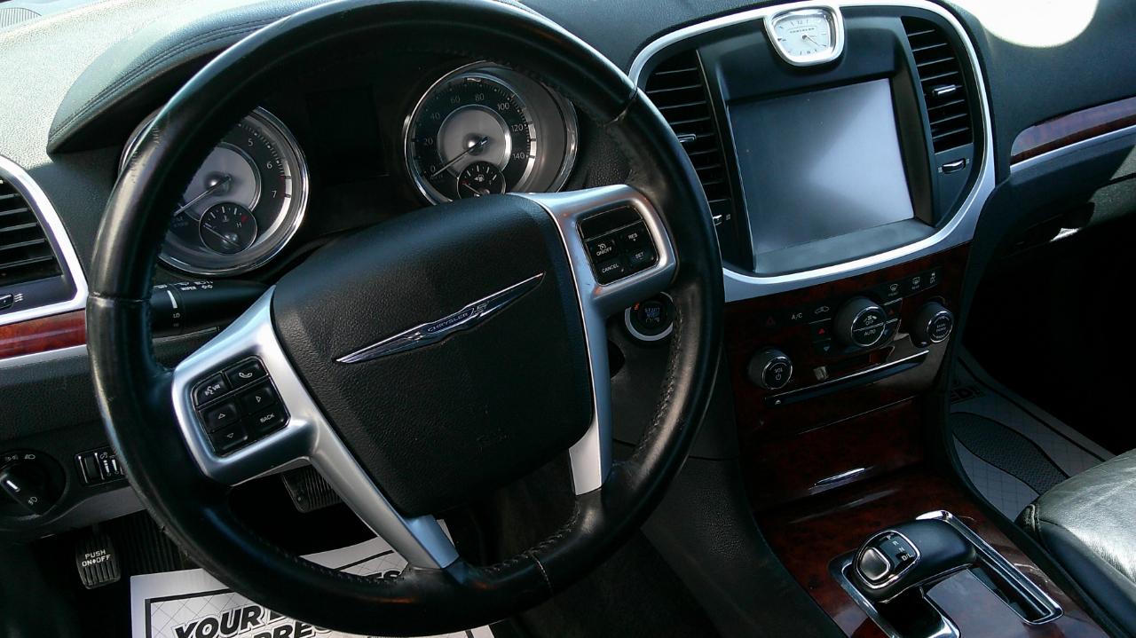 Chrysler 300 4dr Sdn V6 Limited RWD 2012