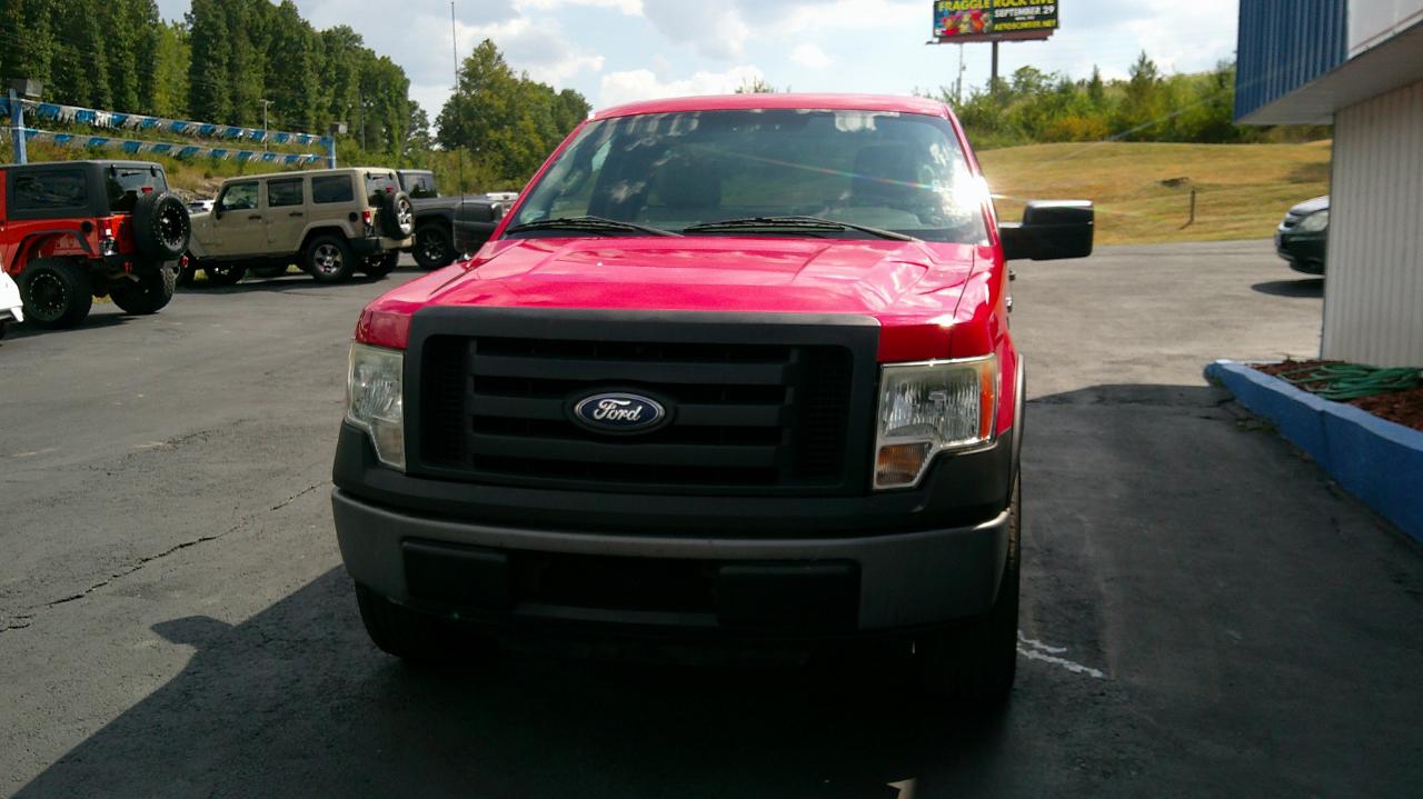 Ford F-150 2WD Reg Cab 145" XLT w/Mid-Box Prep 2010