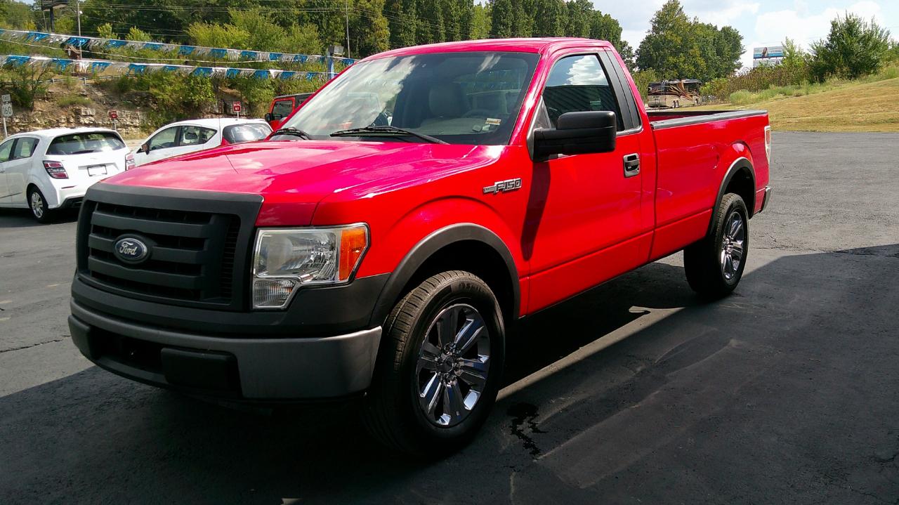 Ford F-150 2WD Reg Cab 145" XLT w/Mid-Box Prep 2010