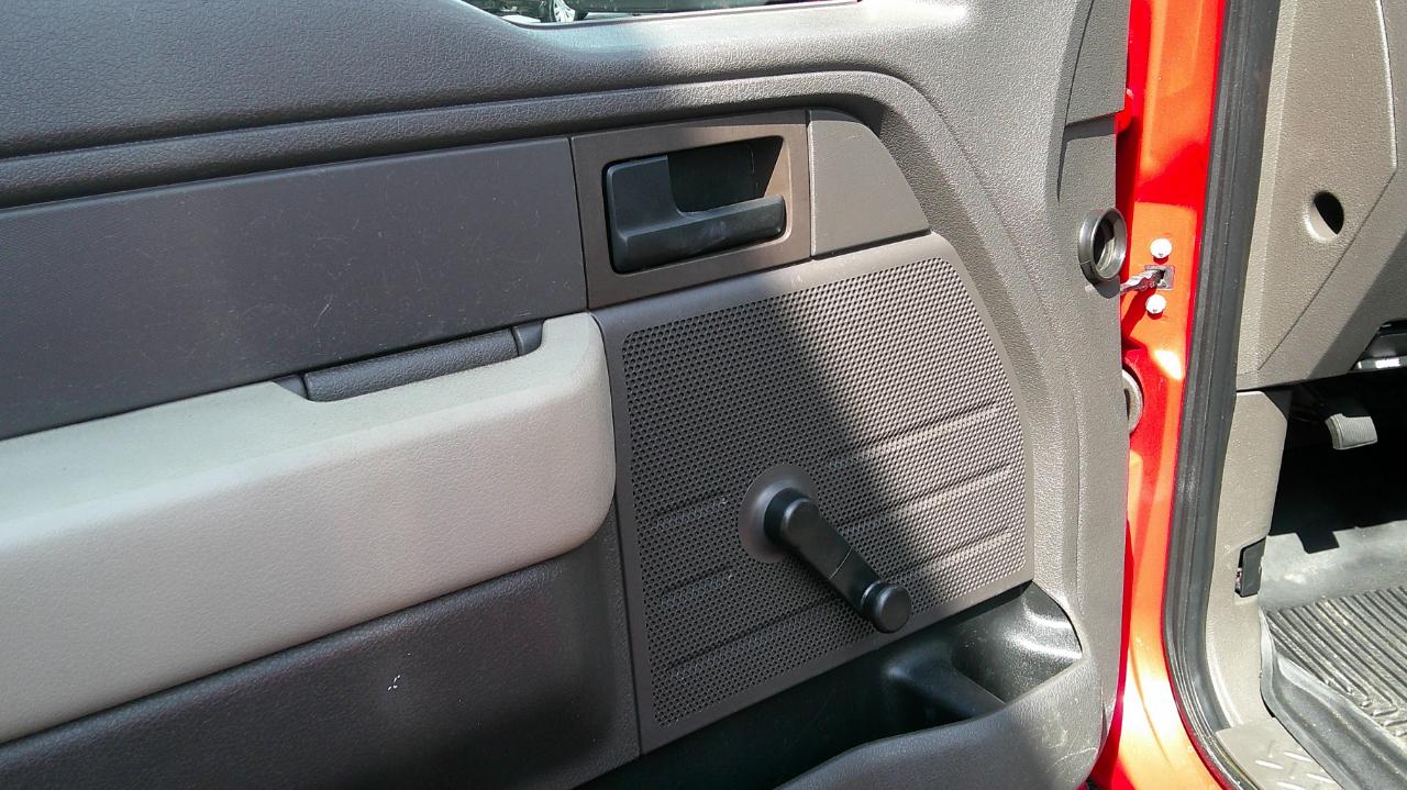 Ford F-150 2WD Reg Cab 145" XLT w/Mid-Box Prep 2010