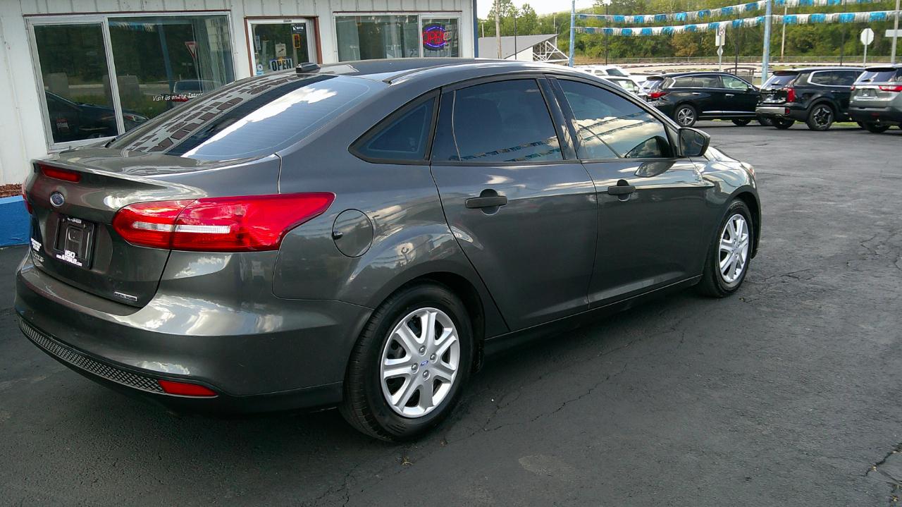 Ford Focus 4dr Sdn S 2016