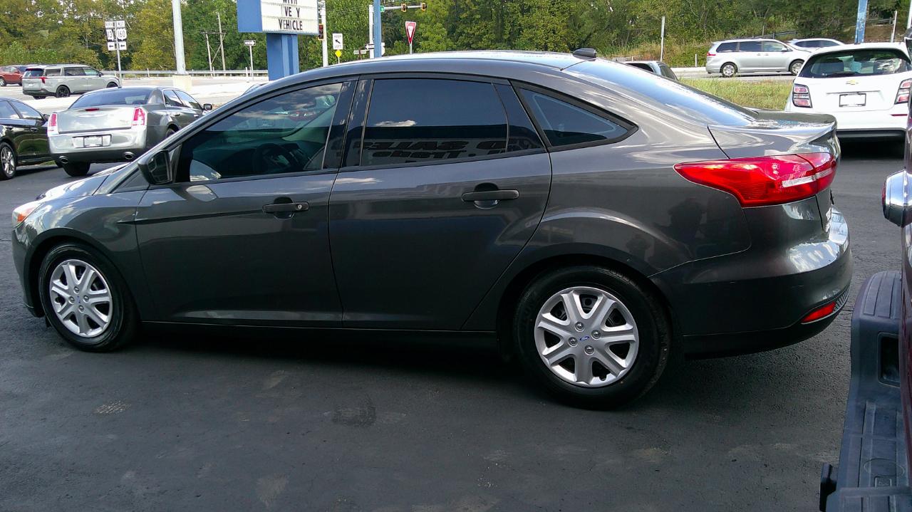 Ford Focus 4dr Sdn S 2016