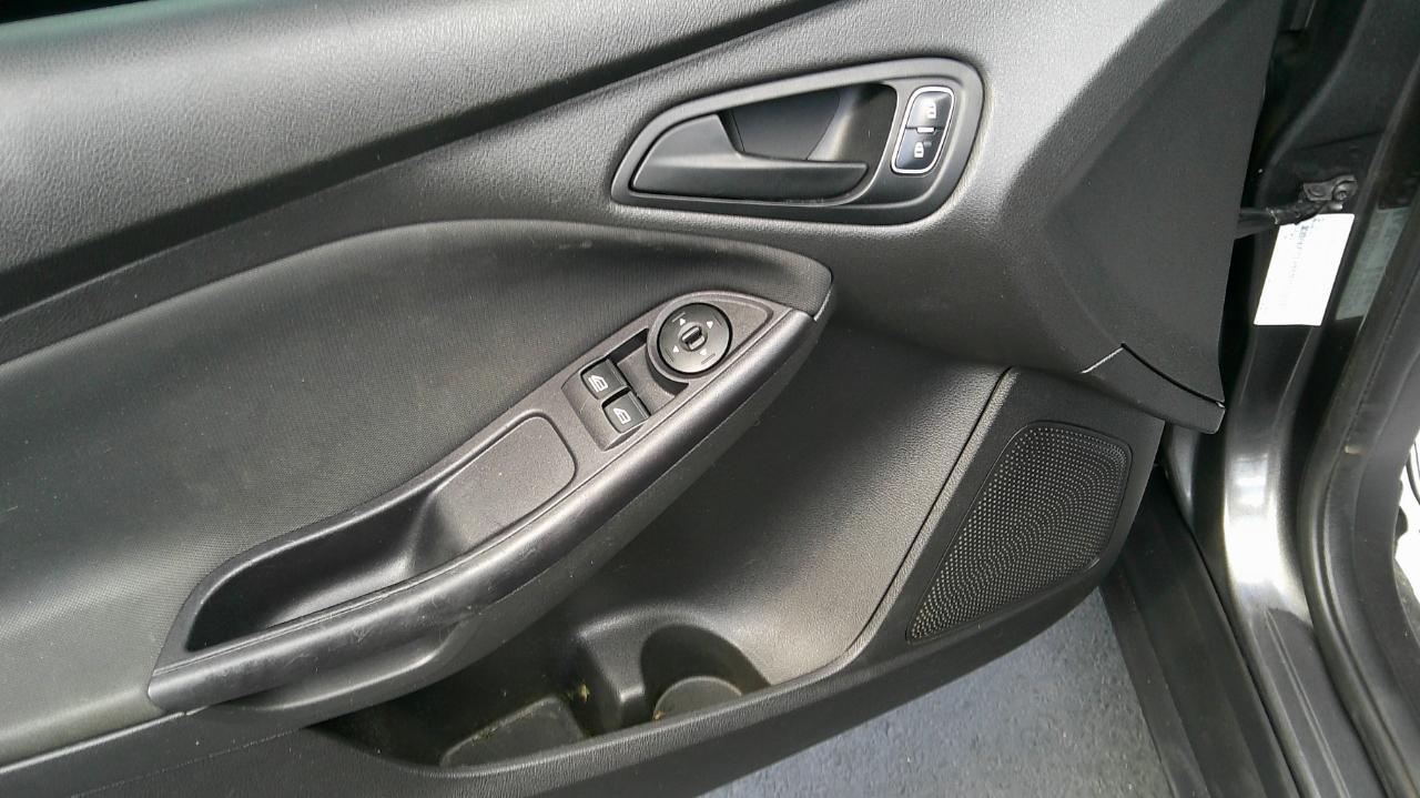Ford Focus 4dr Sdn S 2016