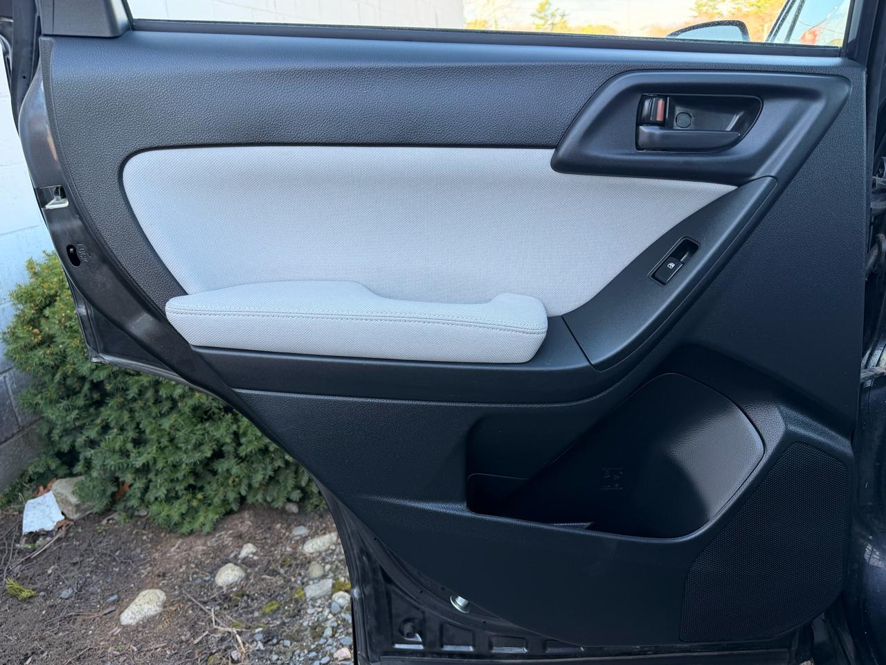 Subaru Forester 2.5i 4D SUV 2015