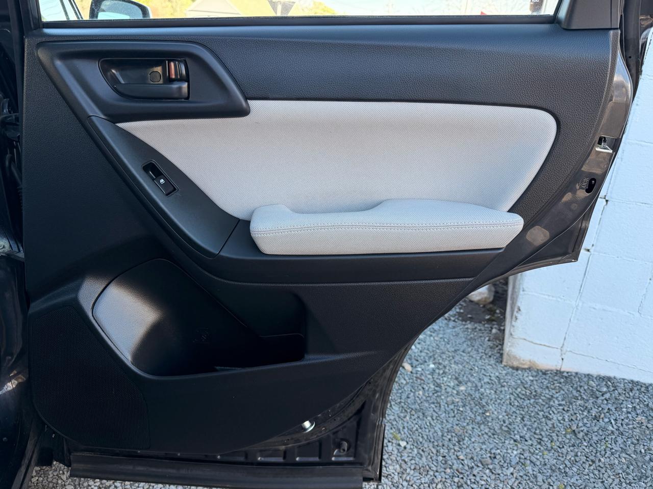 Subaru Forester 2.5i 4D SUV 2015