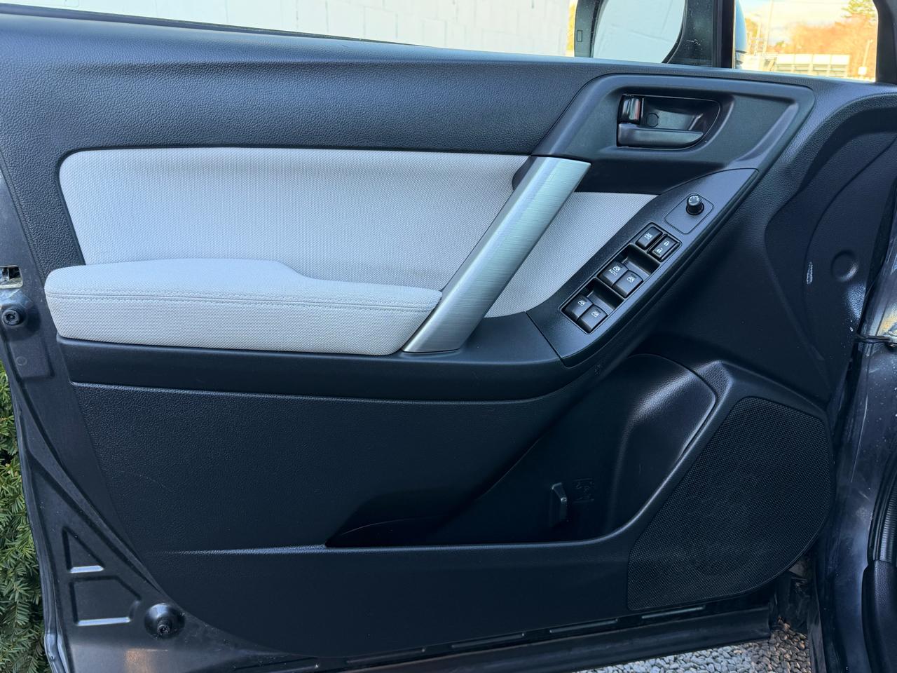 Subaru Forester 2.5i 4D SUV 2015