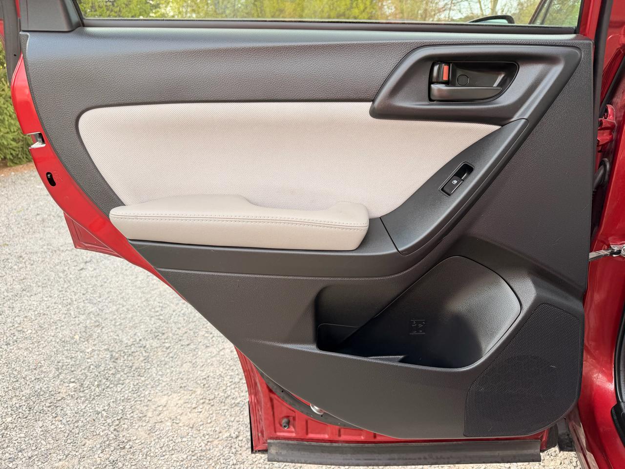 Subaru Forester 2.5i Premium PZEV CVT 2016