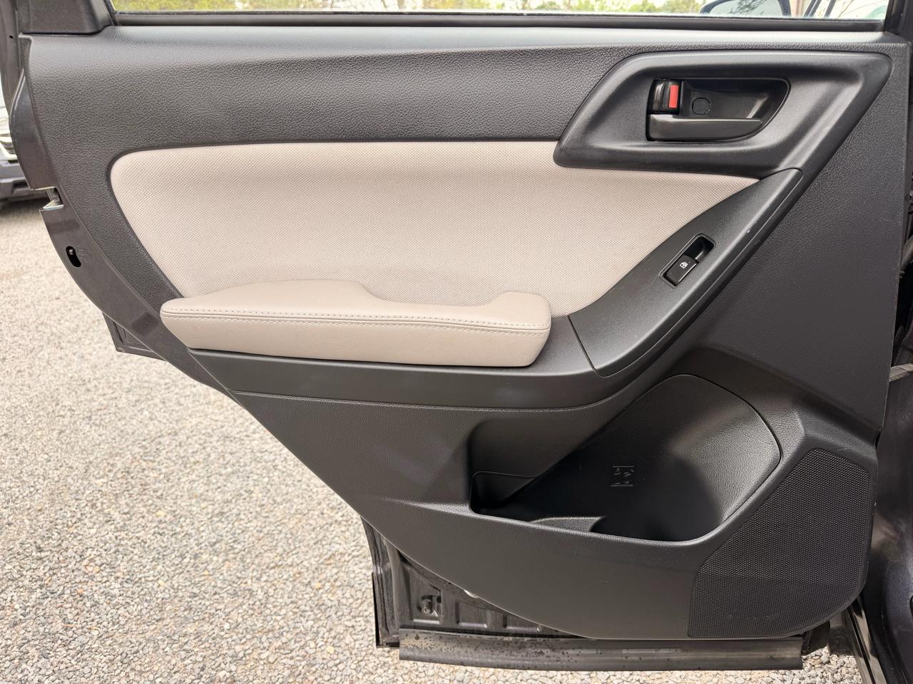 Subaru Forester 2.5i Premium PZEV CVT 2016