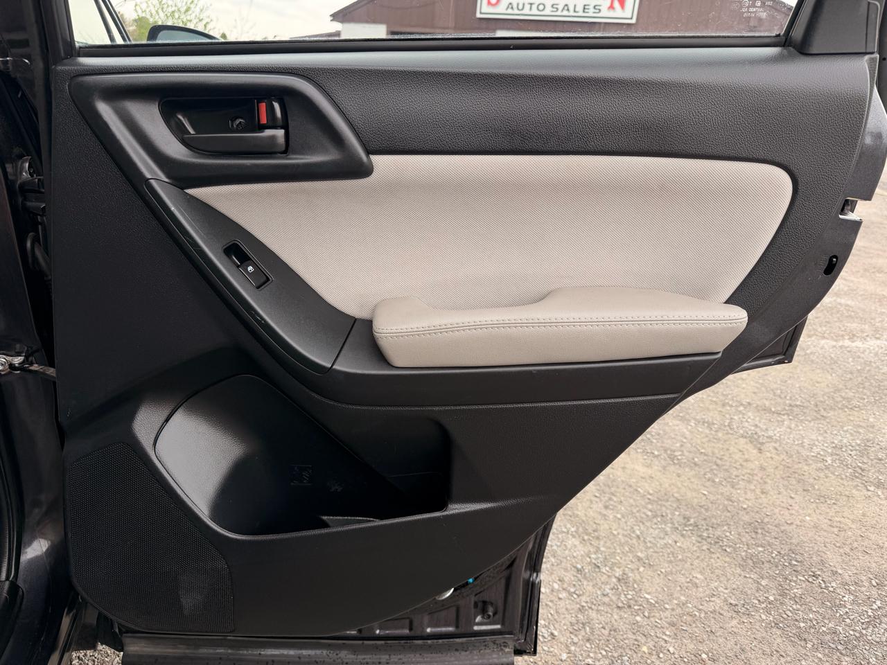 Subaru Forester 2.5i Premium PZEV CVT 2016