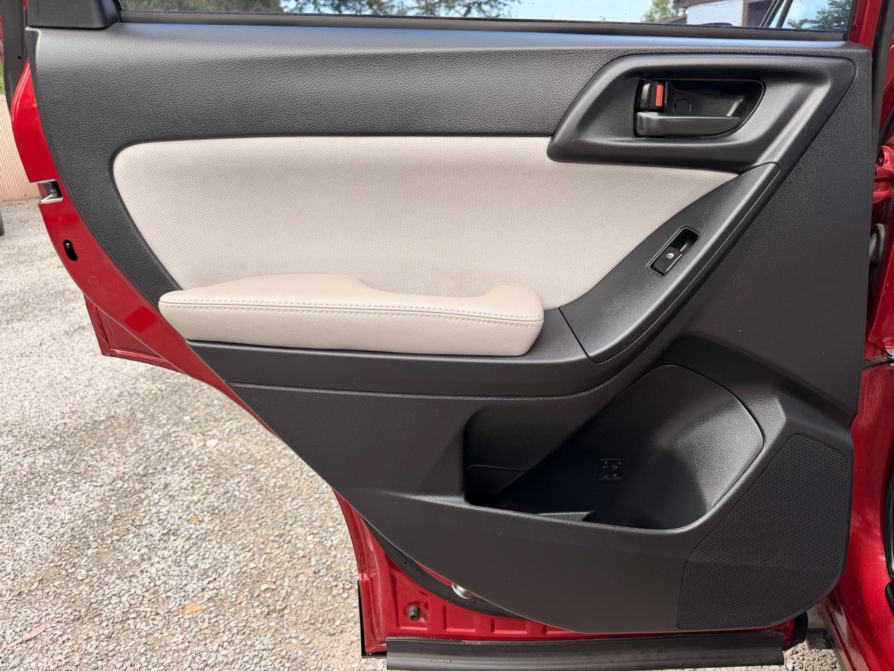 Subaru Forester 2.5i PZEV CVT 2016