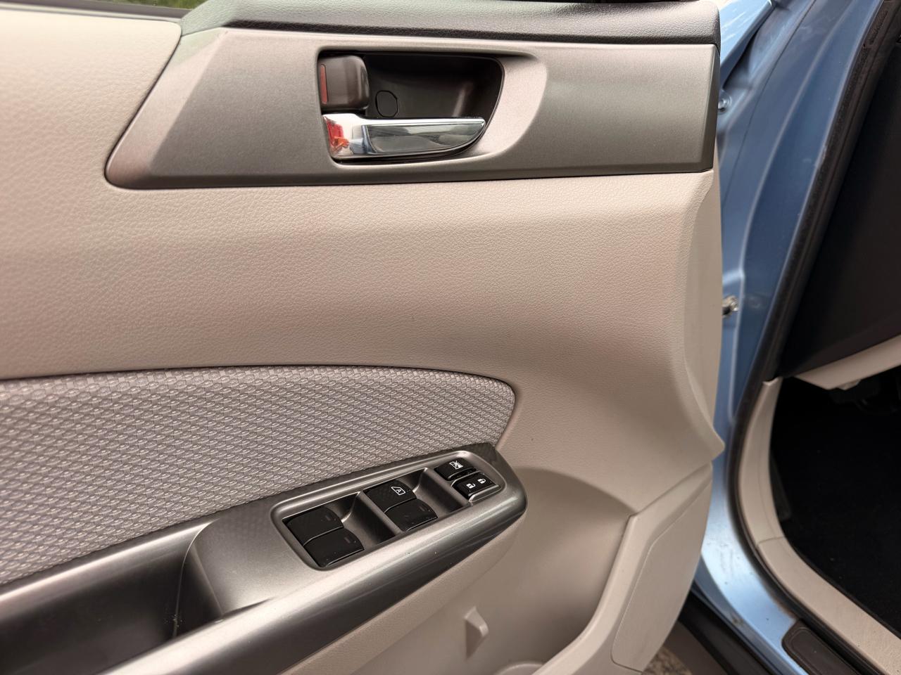 Subaru Forester 2.5X Premium 2012