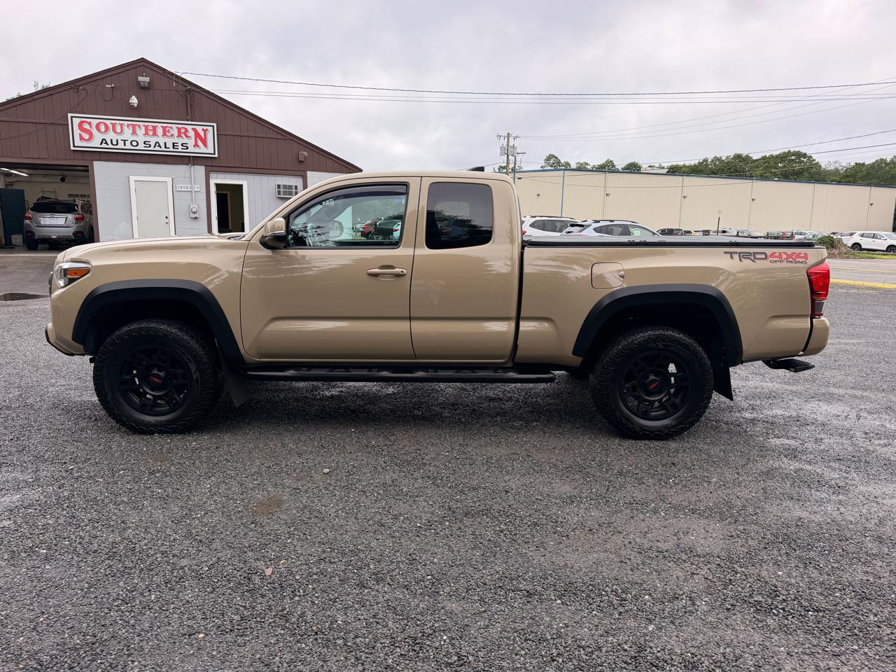 Toyota Tacoma TRD Off Road Access Cab 6' Bed V6 4x4 AT (Natl) 2017