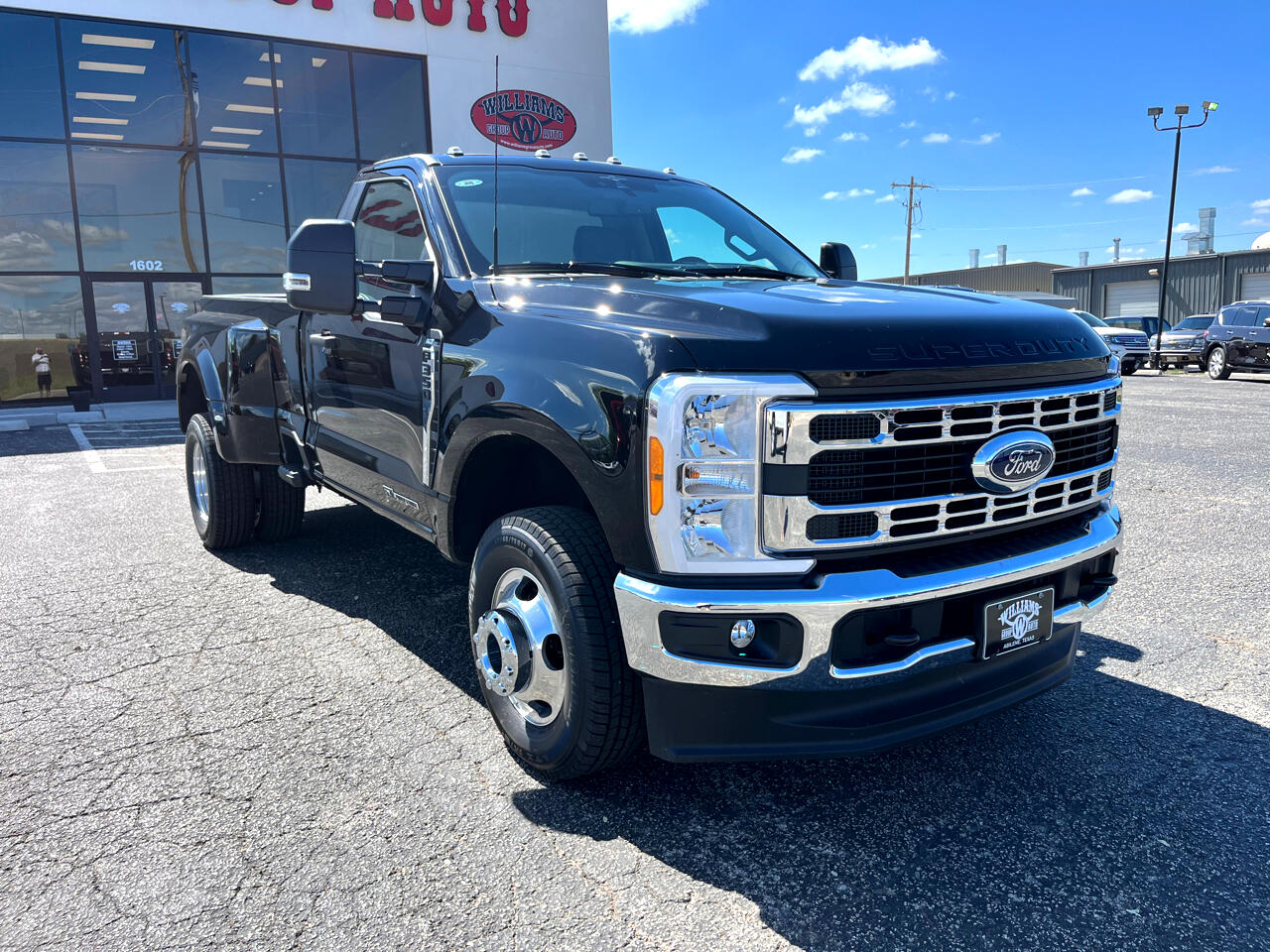 Ford F-350 SD XLT DRW 4WD 2023