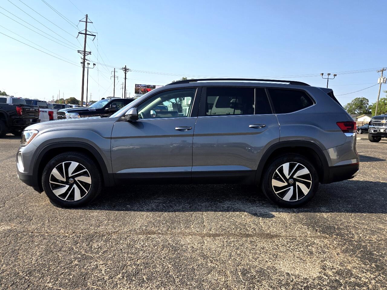 2024 Volkswagen Atlas SE Technology photo 2