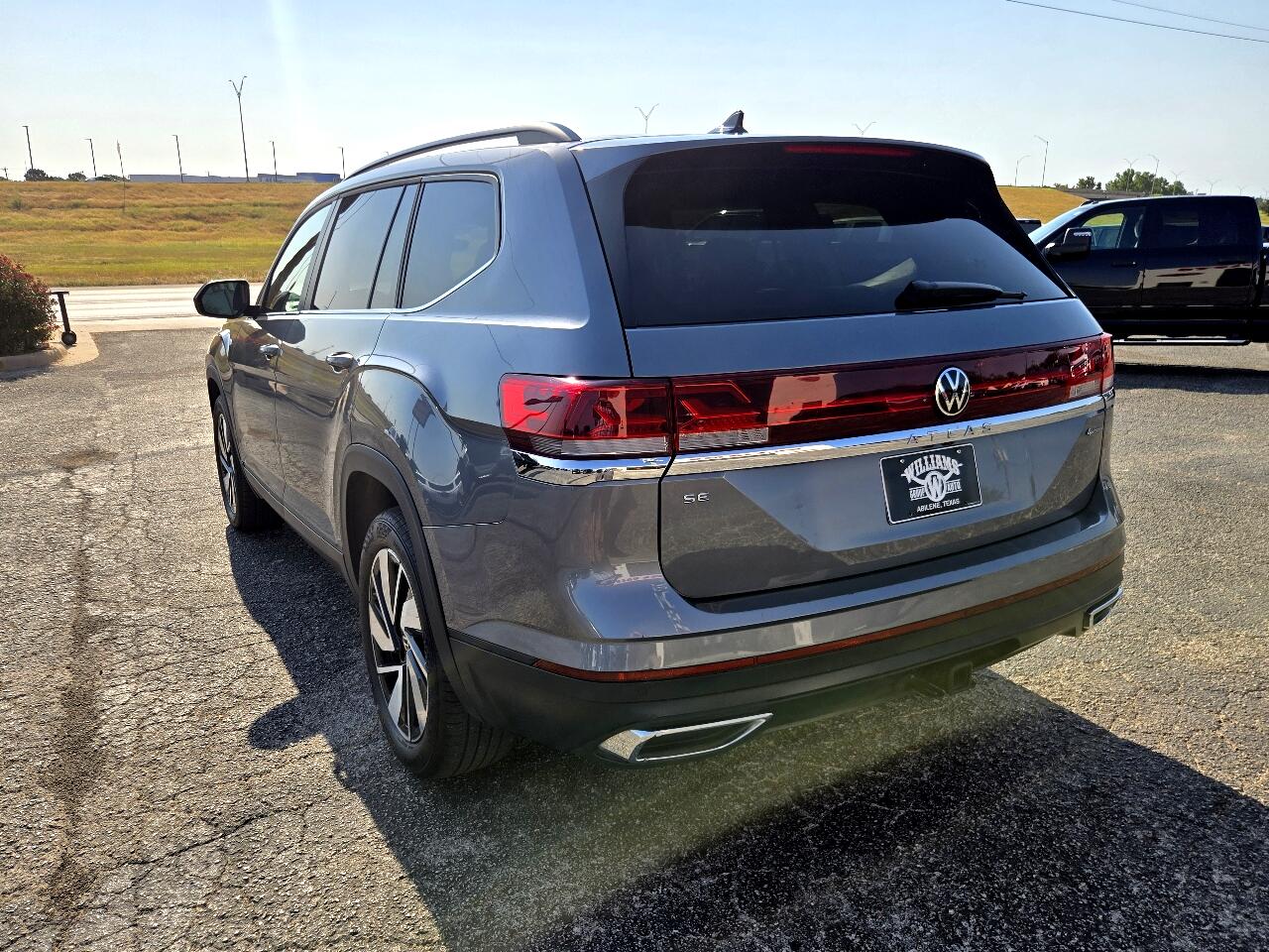 2024 Volkswagen Atlas SE Technology photo 3