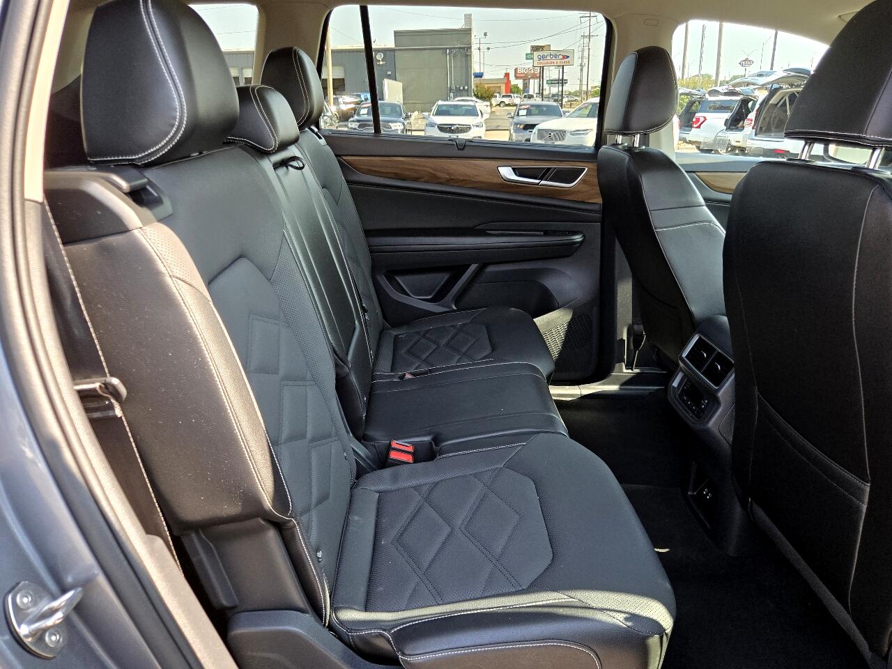 2024 Volkswagen Atlas SE Technology photo 13