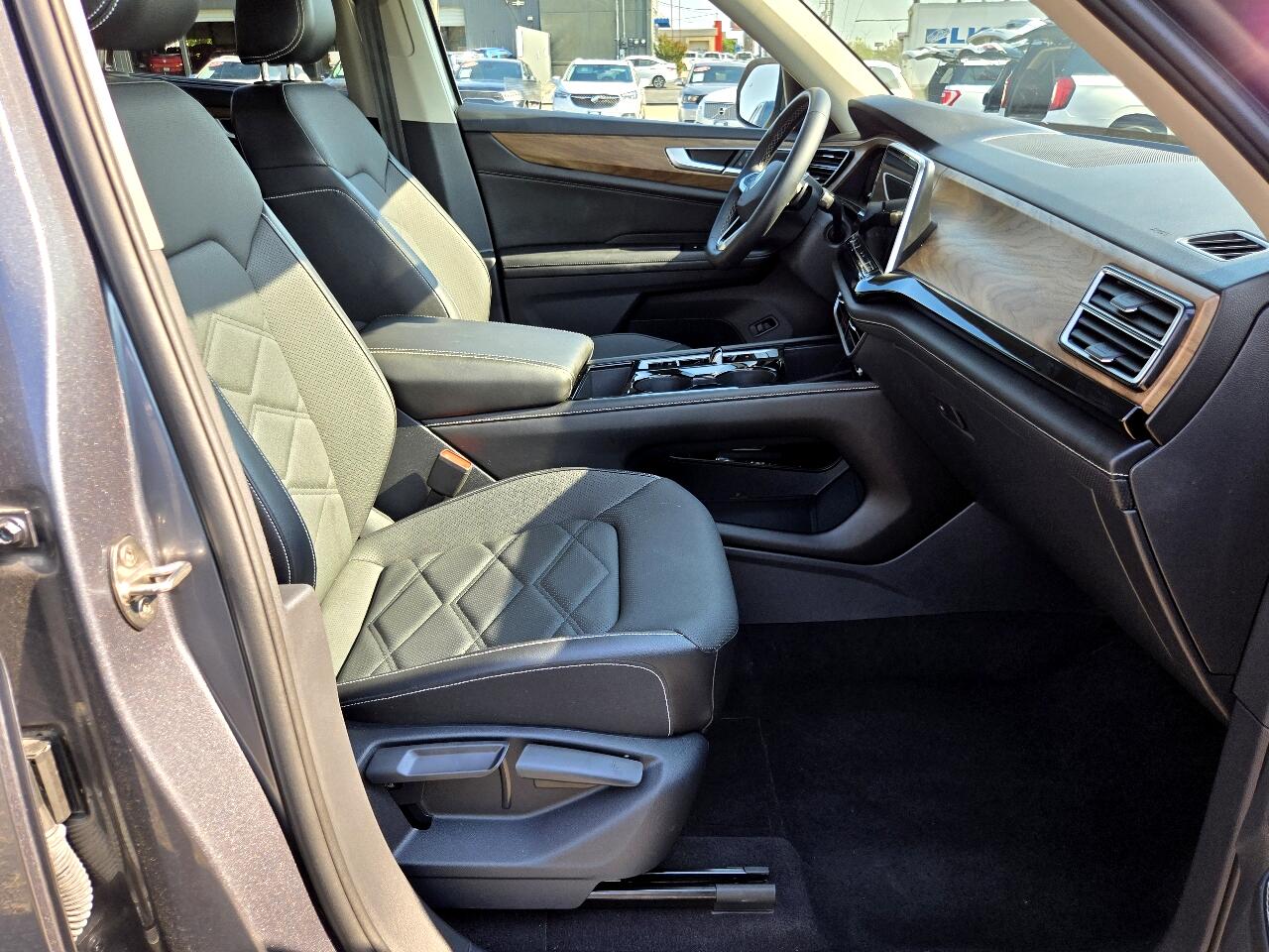 2024 Volkswagen Atlas SE Technology photo 16