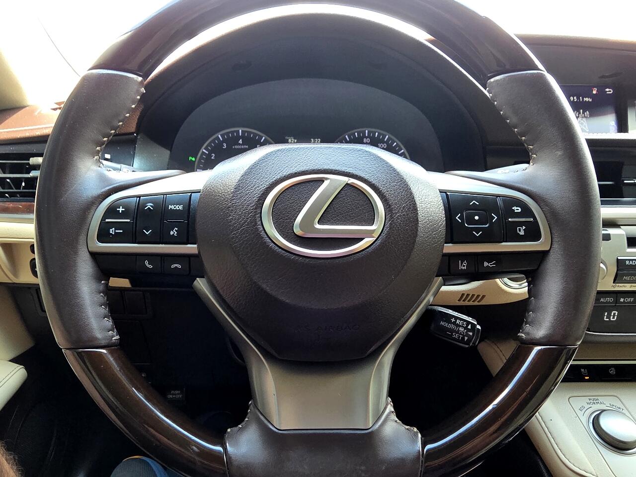 2017 Lexus ES 350 photo 19