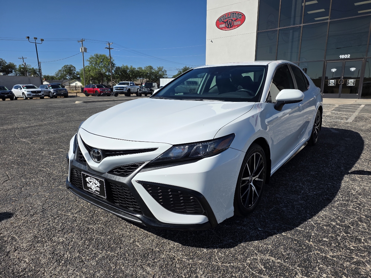 2021 Toyota Camry SE photo 3