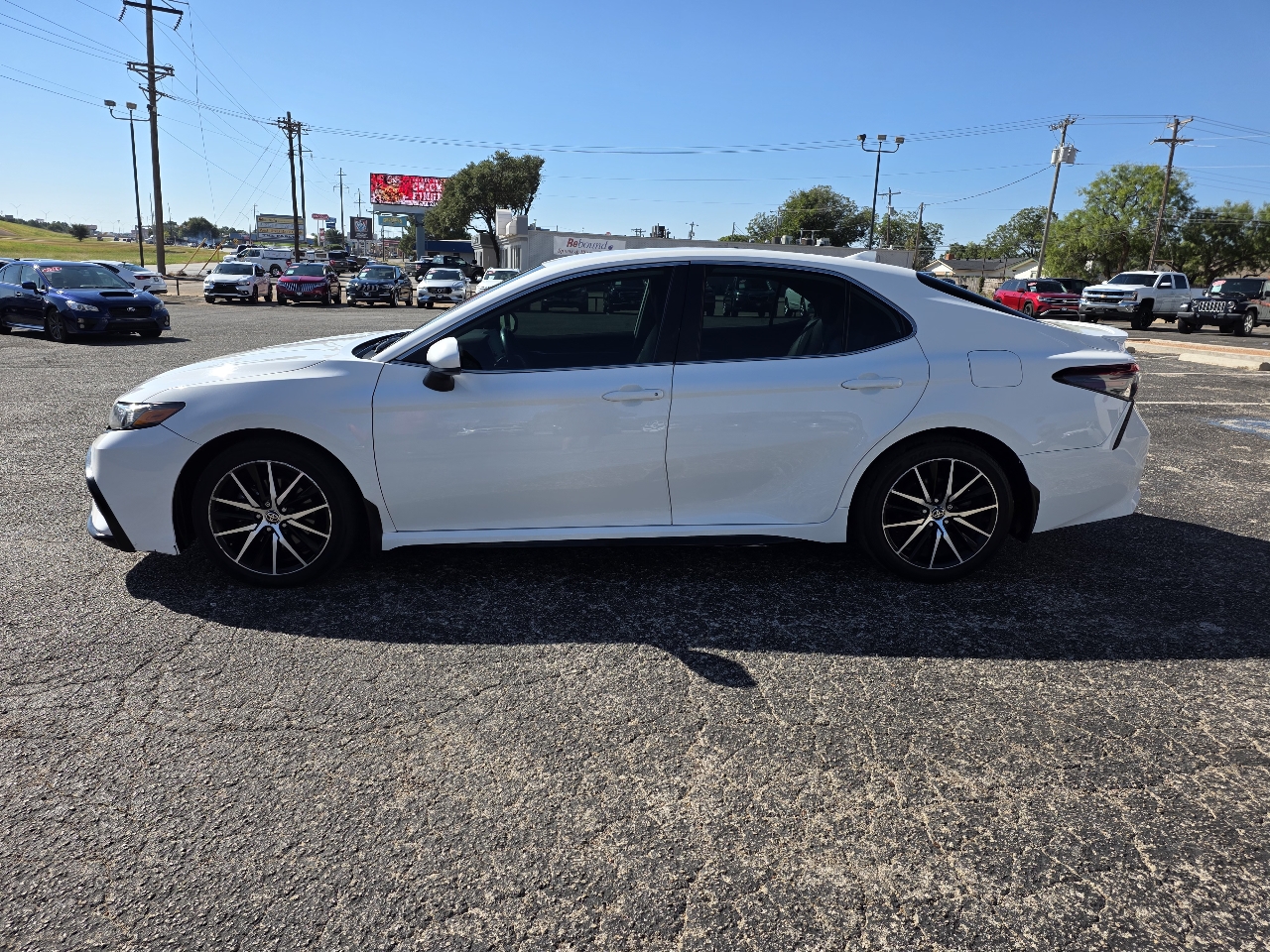 2021 Toyota Camry SE photo 4