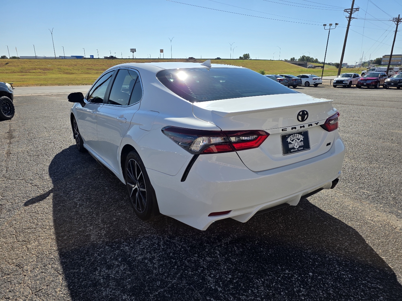 2021 Toyota Camry SE photo 5
