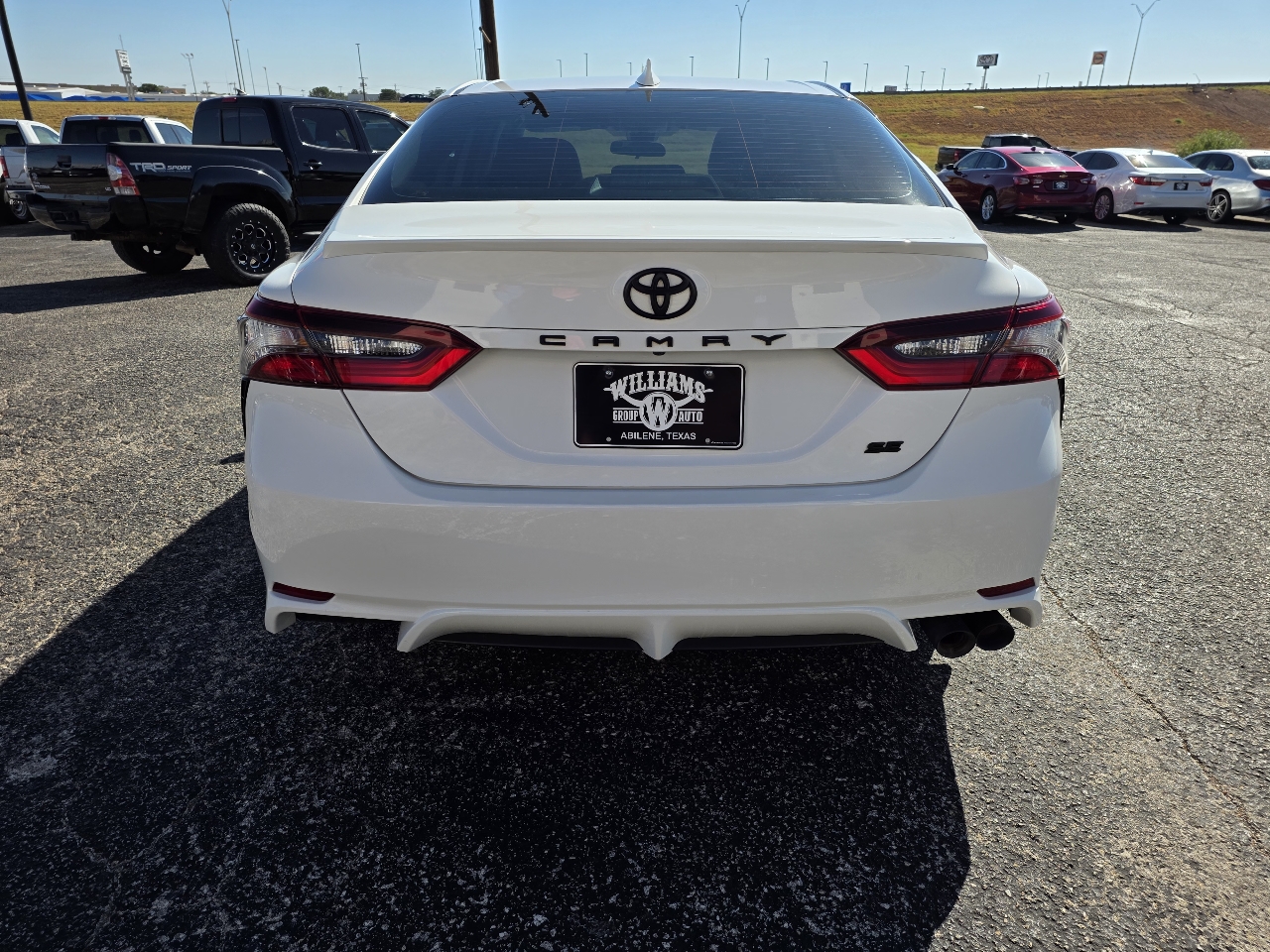 2021 Toyota Camry SE photo 6
