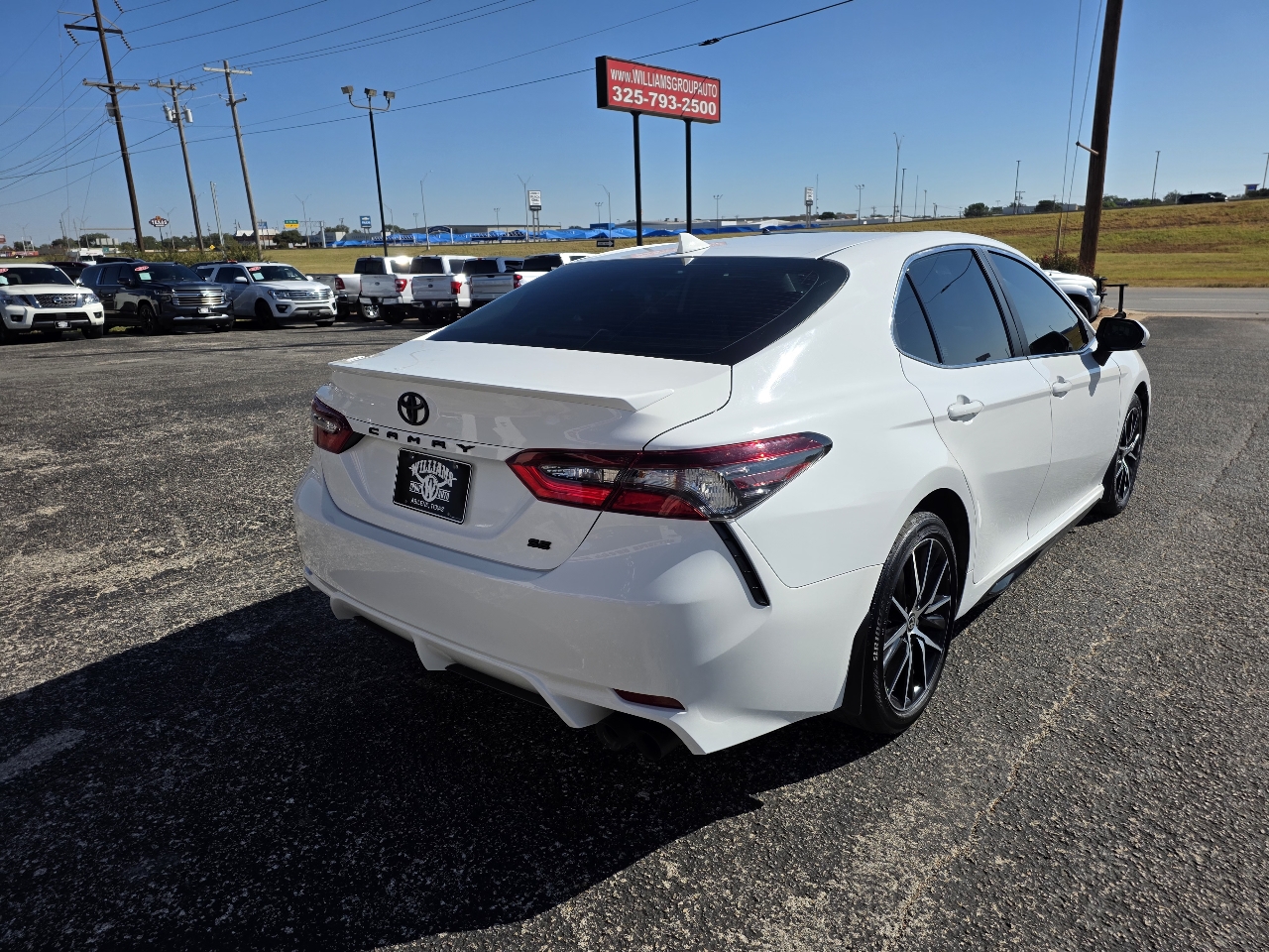 2021 Toyota Camry SE photo 7