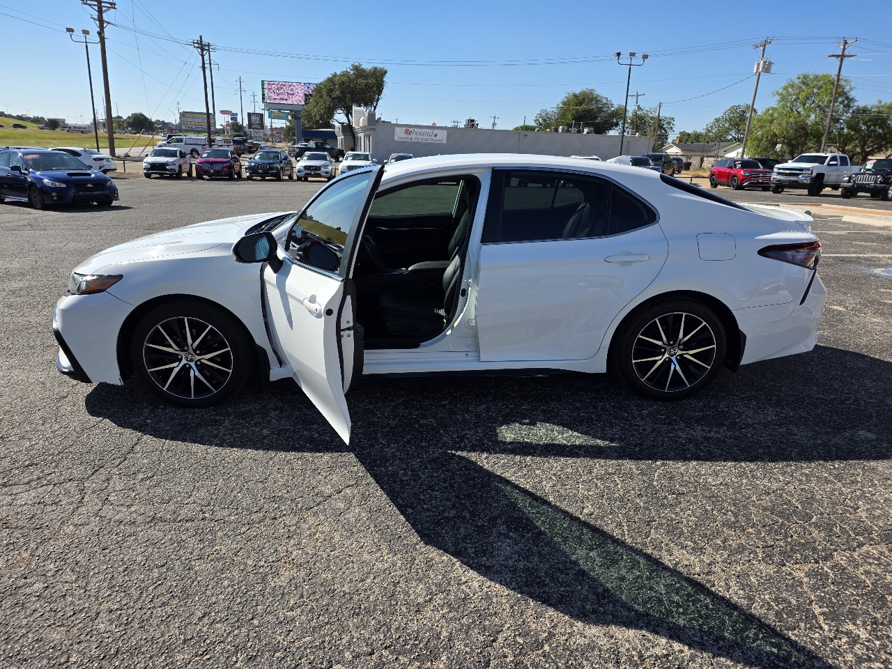 2021 Toyota Camry SE photo 9