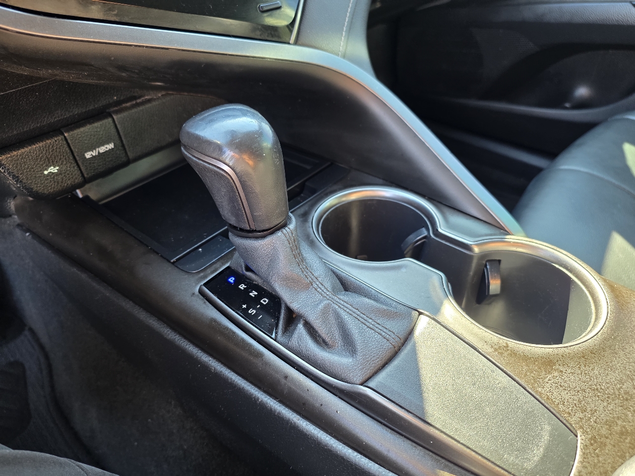 2021 Toyota Camry SE photo 19