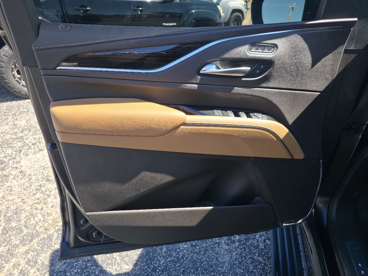 2023 Cadillac Escalade ESV Sport photo 8