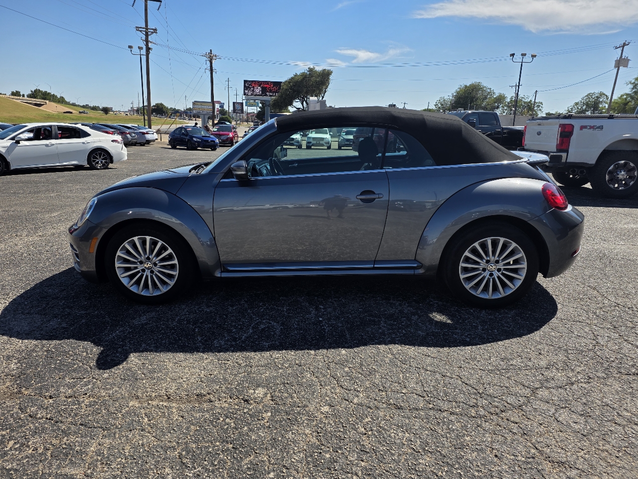 2019 Volkswagen Beetle Convertible Final Edition SEL photo 4