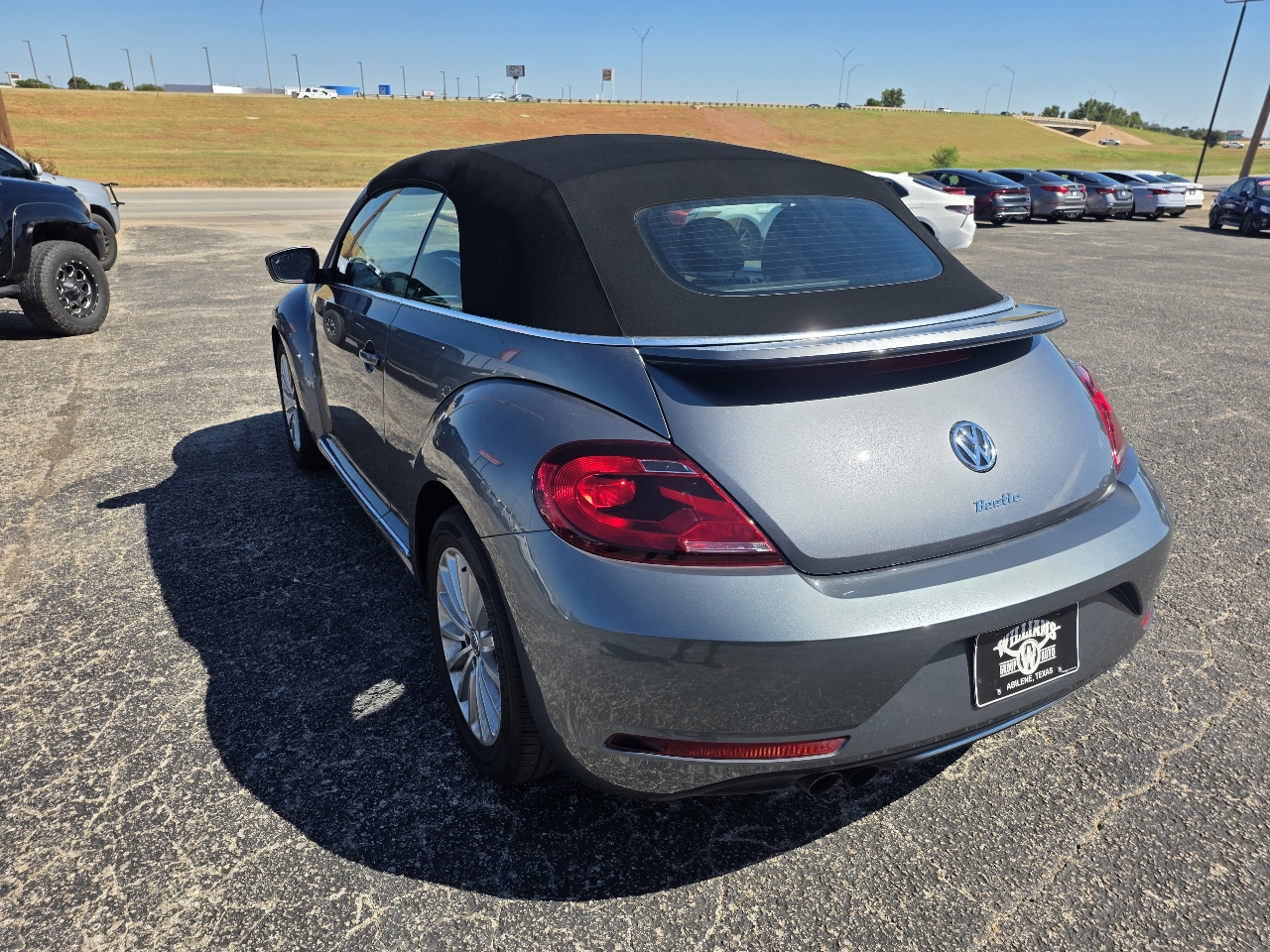 2019 Volkswagen Beetle Convertible Final Edition SEL photo 5