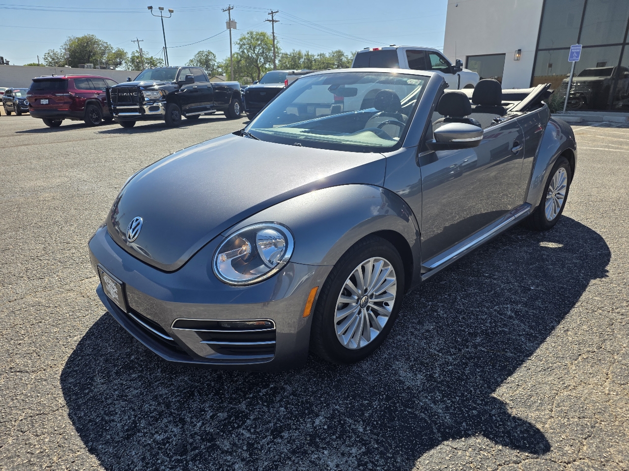 2019 Volkswagen Beetle Convertible Final Edition SEL photo 10
