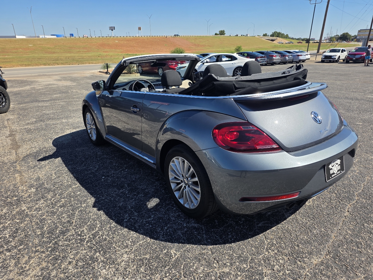 2019 Volkswagen Beetle Convertible Final Edition SEL photo 13