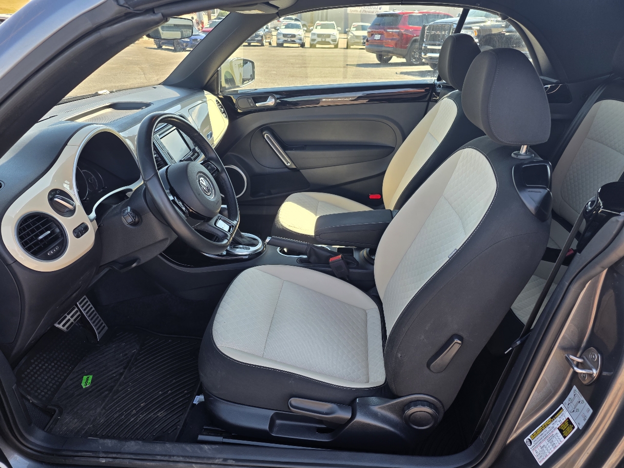2019 Volkswagen Beetle Convertible Final Edition SEL photo 14