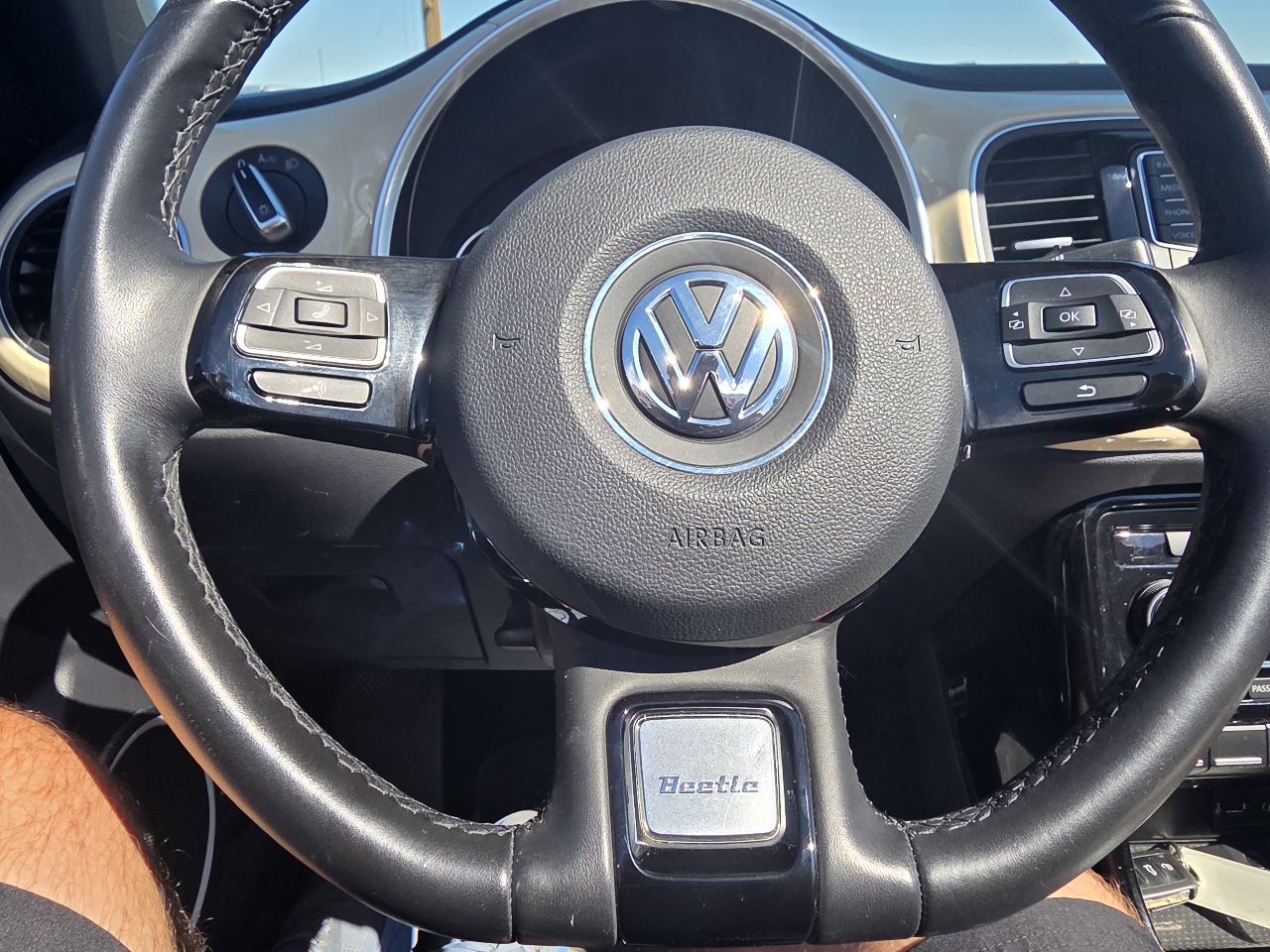 2019 Volkswagen Beetle Convertible Final Edition SEL photo 23