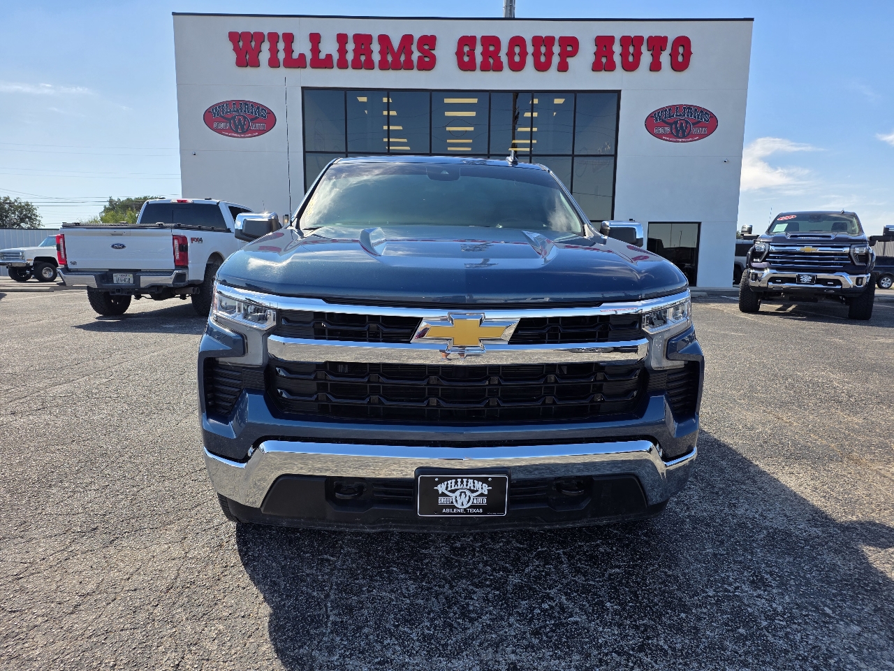 2024 Chevrolet Silverado 1500 photo 2