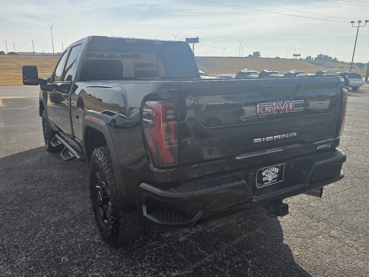 GMC Sierra 2500HD 4WD Crew Cab 159" AT4 2024 GMC Sierra 2500HD 4WD Crew Cab 159" AT4 2024