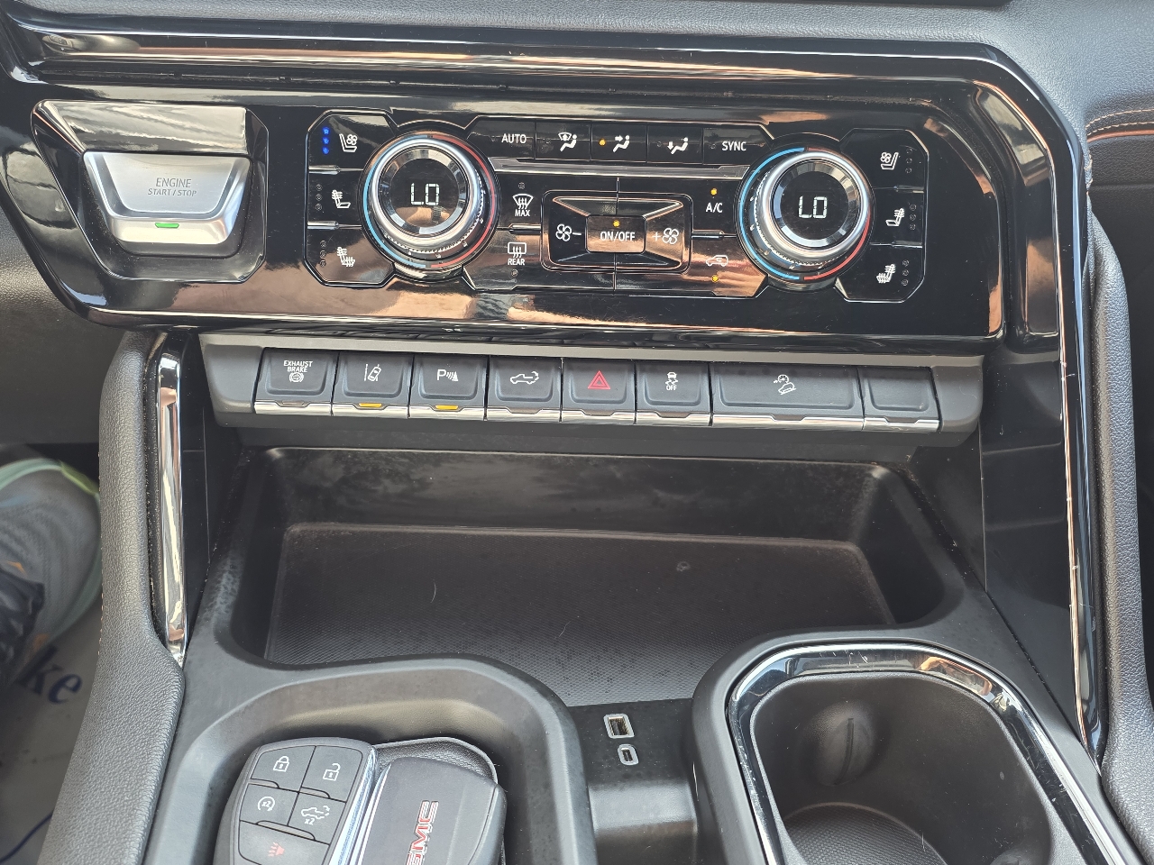 GMC Sierra 2500HD 4WD Crew Cab 159" AT4 2024 GMC Sierra 2500HD 4WD Crew Cab 159" AT4 2024