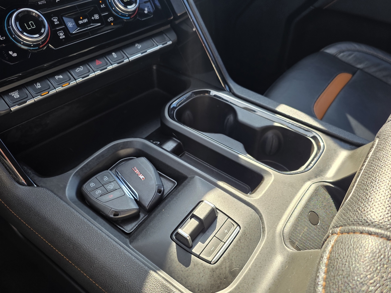 GMC Sierra 2500HD 4WD Crew Cab 159" AT4 2024 GMC Sierra 2500HD 4WD Crew Cab 159" AT4 2024