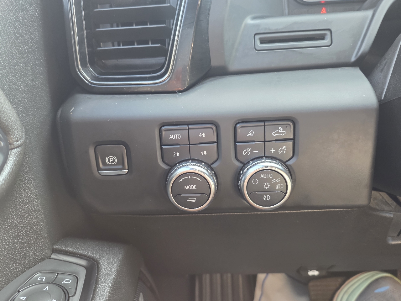 GMC Sierra 2500HD 4WD Crew Cab 159" AT4 2024 GMC Sierra 2500HD 4WD Crew Cab 159" AT4 2024