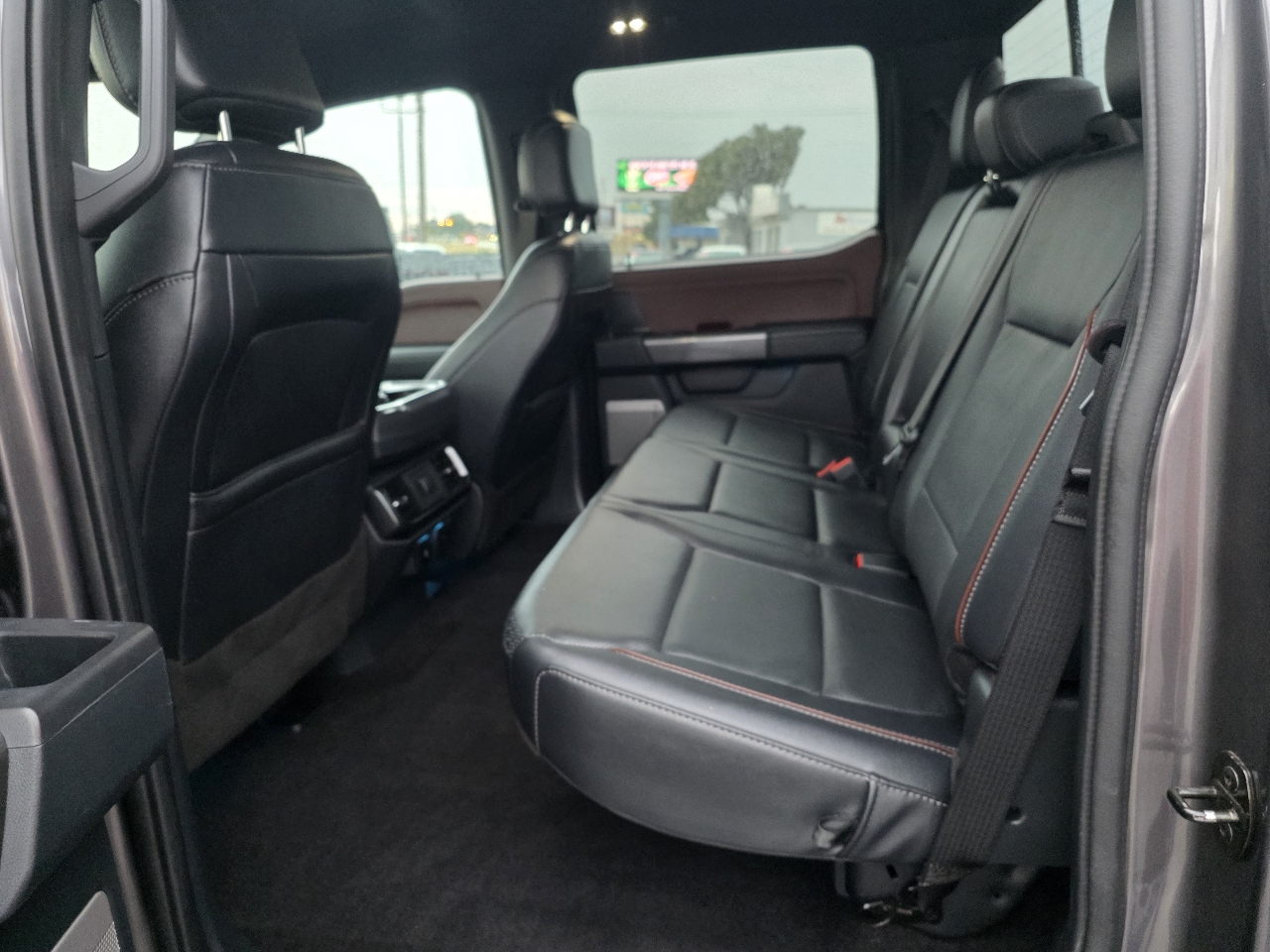 Ford F-150 Lariat 4WD SuperCrew 5.5' Box 2022 Ford F-150 Lariat 4WD SuperCrew 5.5' Box 2022