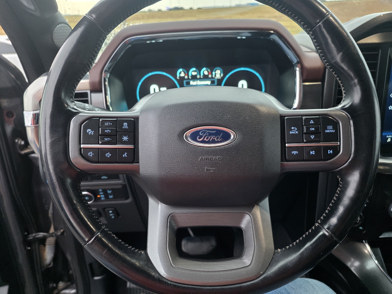 Ford F-150 Lariat 4WD SuperCrew 5.5' Box 2022 Ford F-150 Lariat 4WD SuperCrew 5.5' Box 2022