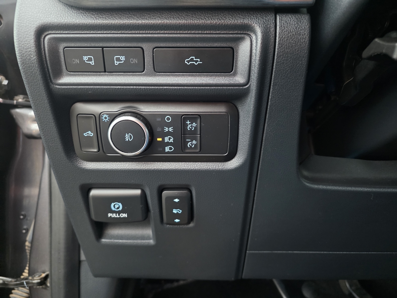 Ford F-150 Lariat 4WD SuperCrew 5.5' Box 2022 Ford F-150 Lariat 4WD SuperCrew 5.5' Box 2022